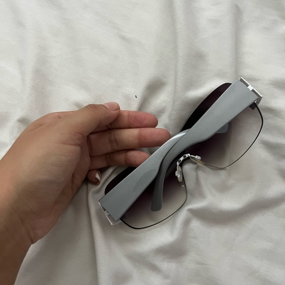 Sunglasses - Picture 4 of 5